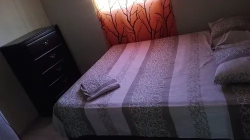 Bright and Youth Condo with Hot Water -  Privatzimmer
