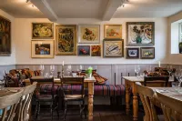 The Horse and Groom Inn Hotels in Lavant