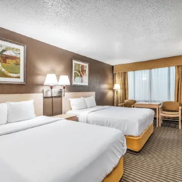 Seven Oaks Hotel Regina