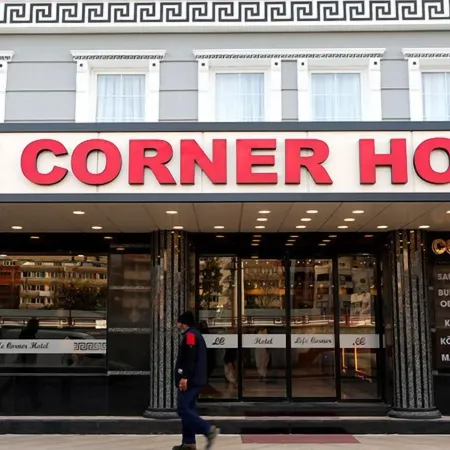 Life Corner Hotel