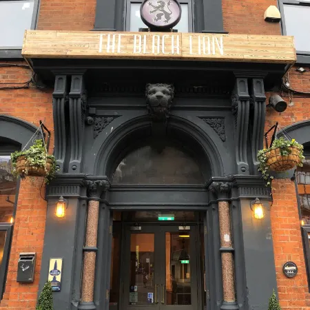 Black Lion Hotel Отели рядом с достопримечательностью «BBC Salford Quays»