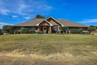 Granbury Studio - 10 Mins from Town + the Lake! - Pet friendly