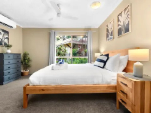 Reef Apartment Cairns - 4 Pools Resort BBQ Hotels in Edge Hill