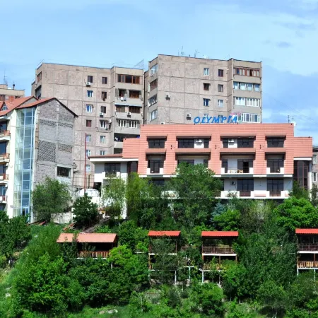 Olympia Garden Hotel Отели рядом с достопримечательностью «Стадион Раздан»