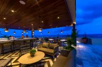 Singular Joy Vacation Rentals - bar