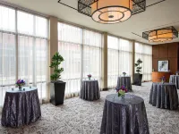 The Westin Birmingham Отели рядом с достопримечательностью «Научный Центр МакУэйн»