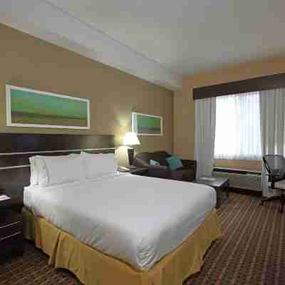 Holiday Inn Express & Suites Vernon Rooms