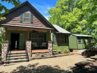 Quiet Mountain-Top Cabin with Stunning Views of Great Smoky Park w/ Hot Tub