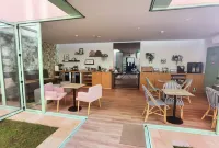 Sintra Green Chalet Bed & Breakfast - breakfast