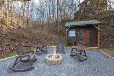 Hideaway Cove Hotels near Walmart Supercenter
