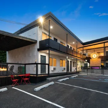 Hotel McCoy - Art, Coffee, Beer, Wine