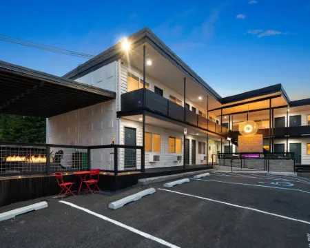 Hotel McCoy - Art, Coffee, Beer, Wine Hotels in Pullman