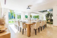 Luxury Villa Waterfall - Pool & BBQ