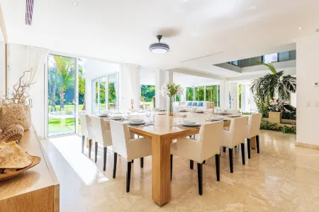 Luxury Villa Waterfall - Pool & BBQ Отели рядом с достопримечательностью «Экологический парк Indigenous Eyes»