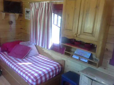 Gite Hôtel Chambre d' hôtes et Roulottes et du Ternois Отели в г. Перн