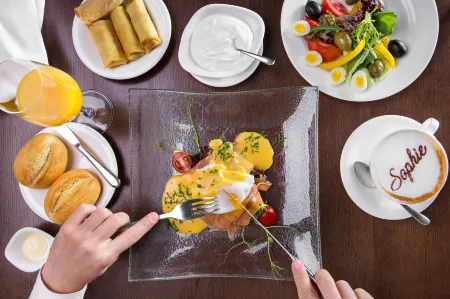 Frederic Koklen Boutique Hotel Отели рядом с достопримечательностью «Храм святого апостола Луки»