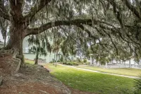 Oaks on the River Hotel a Darien
