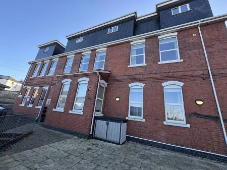 Gulland House by Pureserviced Отели рядом с достопримечательностью «Mayflower International Marina»