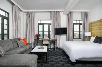 Padre Hotel Hoteles cerca de Salt 7even Float Center