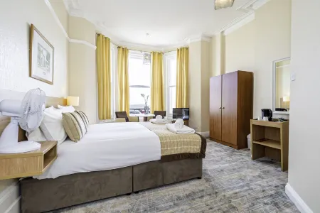 The Majestic Hotel Отели рядом с достопримечательностью «Nigel Greaves Gallery»