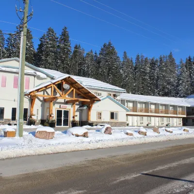 Golden Village Lodge Hotels near Emerald Lake