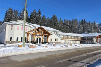 Golden Village Lodge Hoteles en Golden