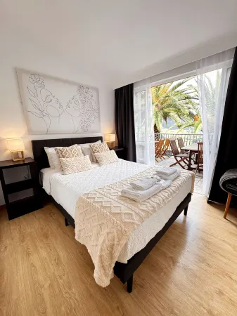 Gardens Guest House-Hostel Отели в г. Lombo Do Moleiro