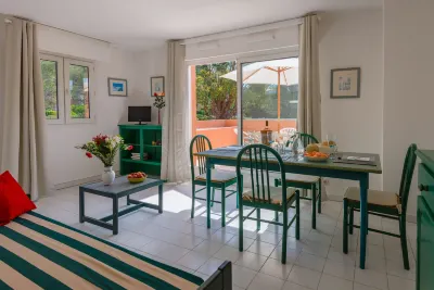 Résidence Lagrange Vacances le Domaine des Grands Pins Hotels in Var