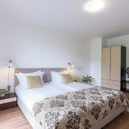 Grand Royale Apartment Complex & Spa