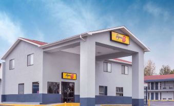 Super 8 by Wyndham Locust Grove