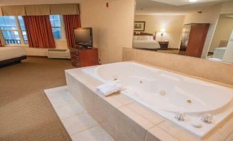 Grand Hinckley Inn