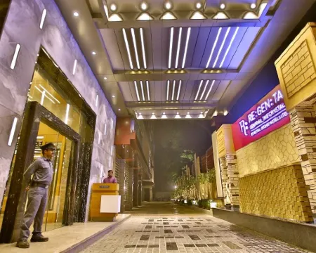 Regenta Central the Crystal Kanpur, Hotels in Kanpur