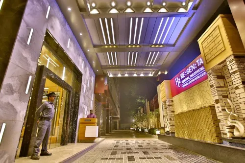 Regenta Central the Crystal Kanpur, Hotels in Kanpur