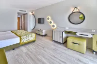 Grifid Encanto Beach Hotel - Medispa, Ultra All Inclusive & Private Beach - parking