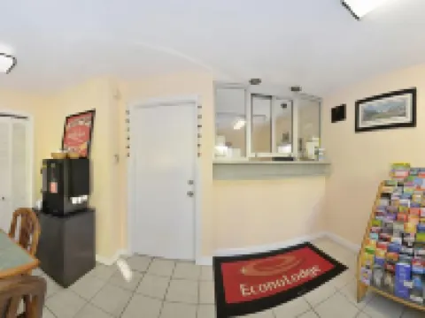 Econo Lodge Hotels in Sharon