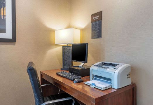 3. 컴포트 인 산타..