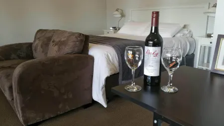 Stone Hut Cottage Отели в г. Уиррабара