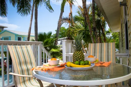 Cedar Cove Resort & Cottages Отели рядом с достопримечательностью «Alvin's Island - Holmes Beach #753»