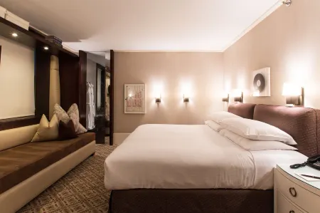 City Club Hotel