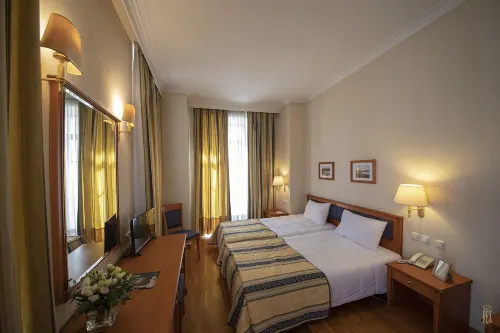 Rex Hotel فنادق في كالاماتا