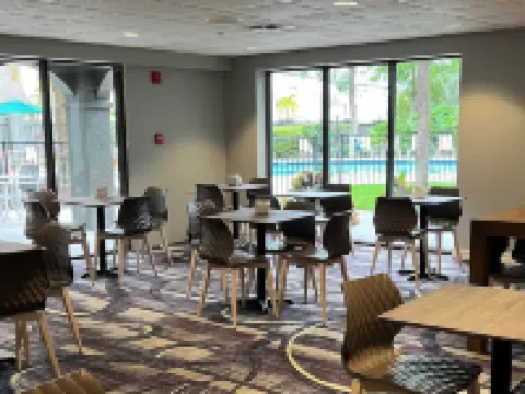 La Quinta Inn & Suites by Wyndham Ft Lauderdale Cypress Cr Hotels in Fort Lauderdale