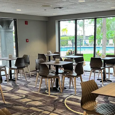 La Quinta Inn & Suites by Wyndham Ft Lauderdale Cypress Cr