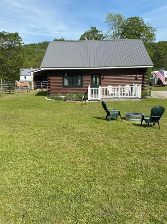 Vermont's Cozy Autumn Cabin at Trail End Ranch!