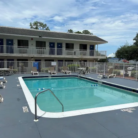 Motel 6 Lakeland, FL