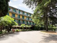 Hotel Palme & Suite Hotels in Garda Town