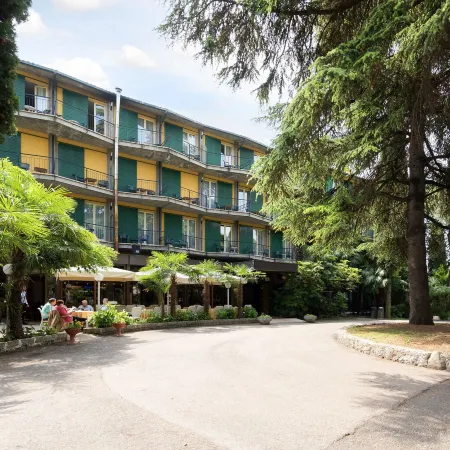 Hotel Palme & Suite Hotels in Garda Town