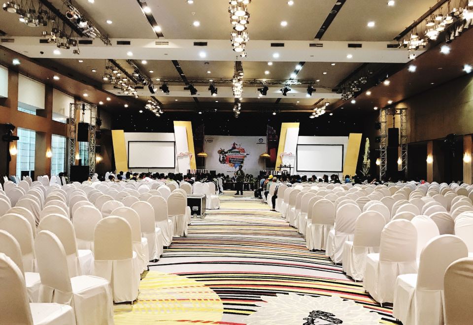 머큐어 수라바야 호텔 로비