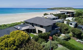 Curio Bay Salt House Motel