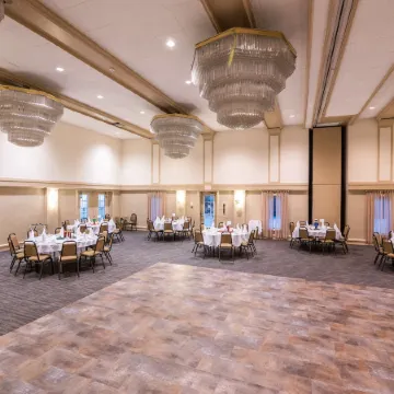 Ramada by Wyndham Thunder Bay Airlane Hotel