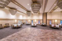 Ramada by Wyndham Thunder Bay Airlane Hotel